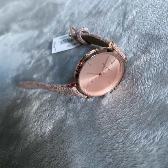 MK Signature Watch - Picture 4 of 5